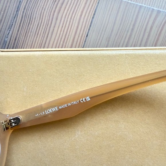 Curvy Logo Round Acetate Sunglasses - Picture 4 of 6